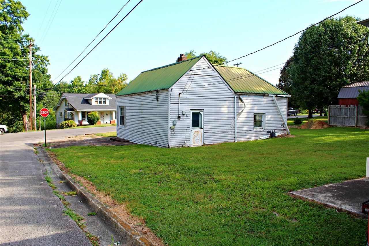 Property Photo:  510 W Main Street  KY 42164 