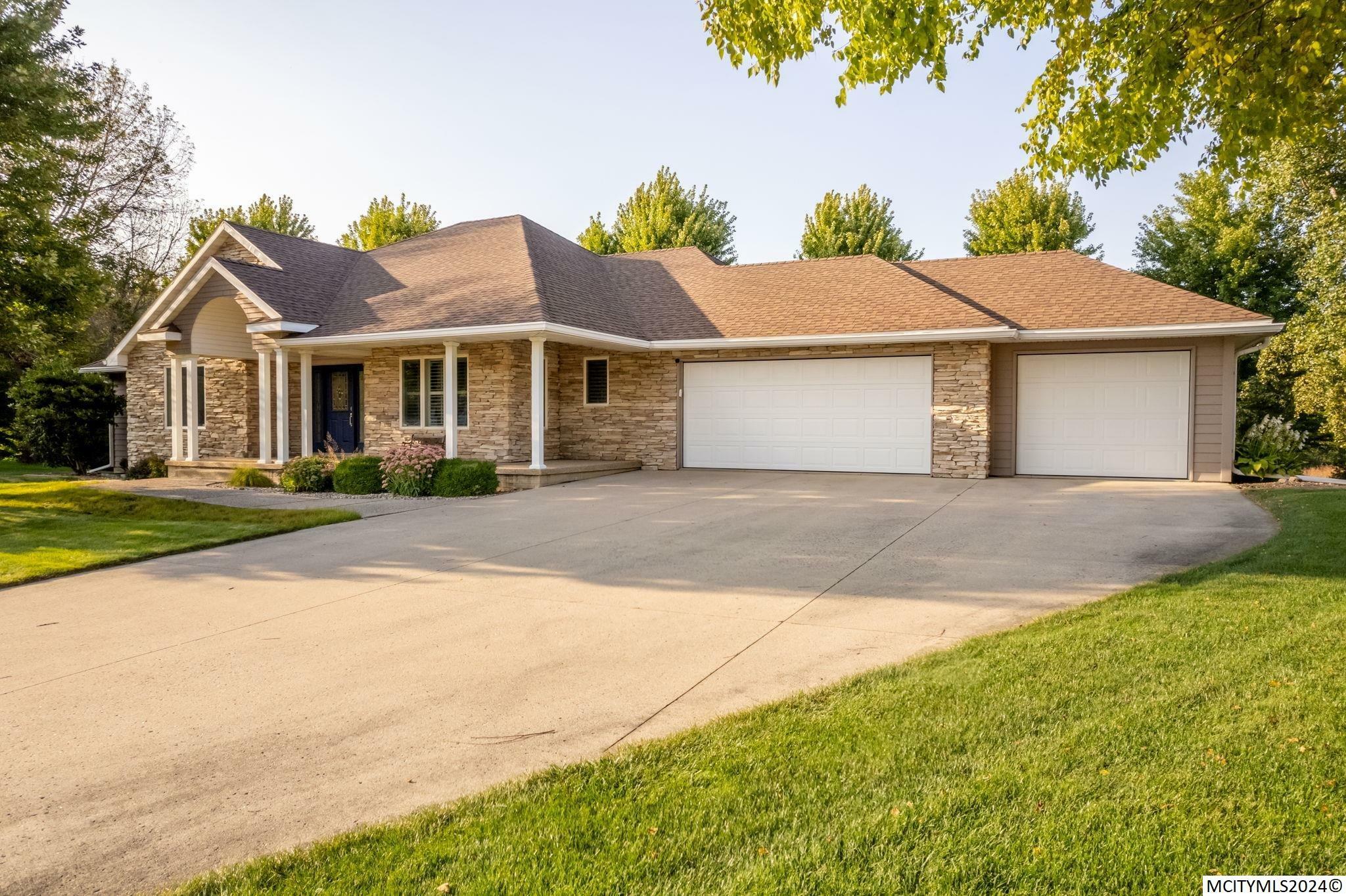 Property Photo:  5 Creekside Ct  IA 50401 