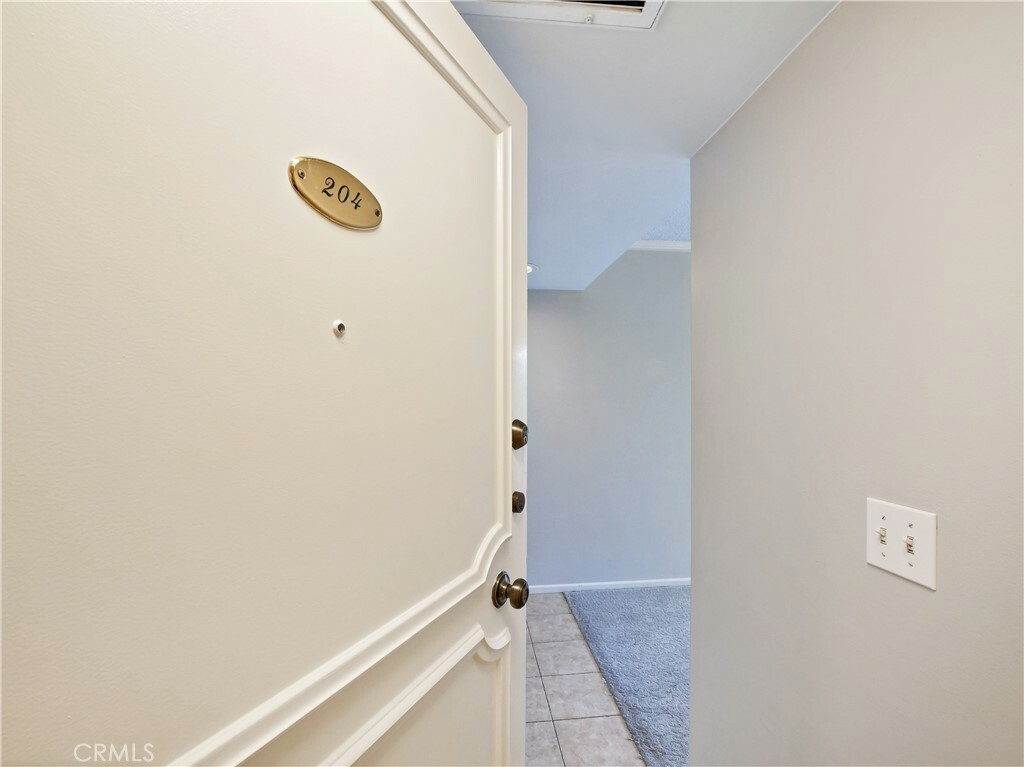 Property Photo:  540 Kelton Avenue 204  CA 90024 