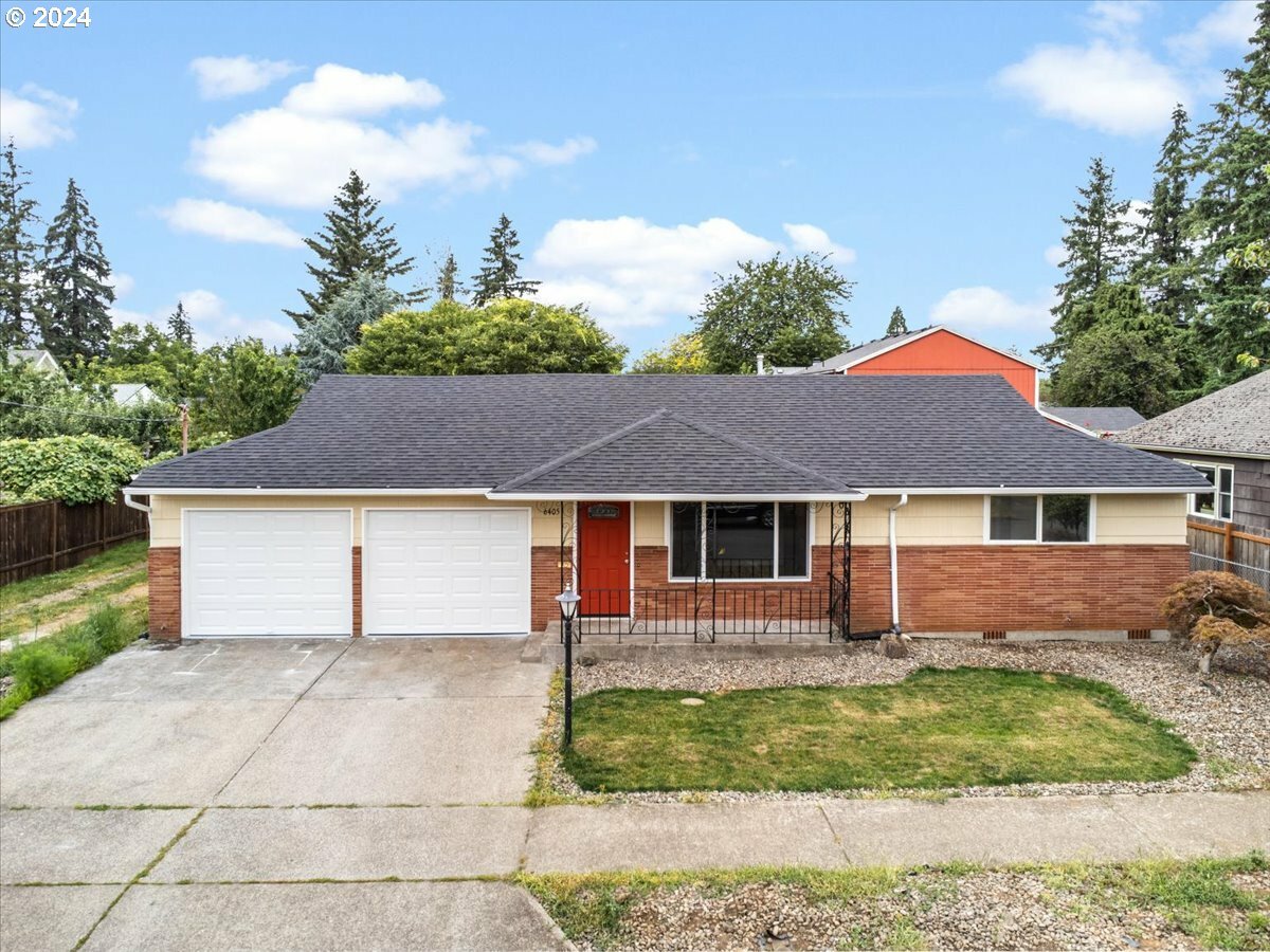 Property Photo: 6405 SE Reedway OR 97206