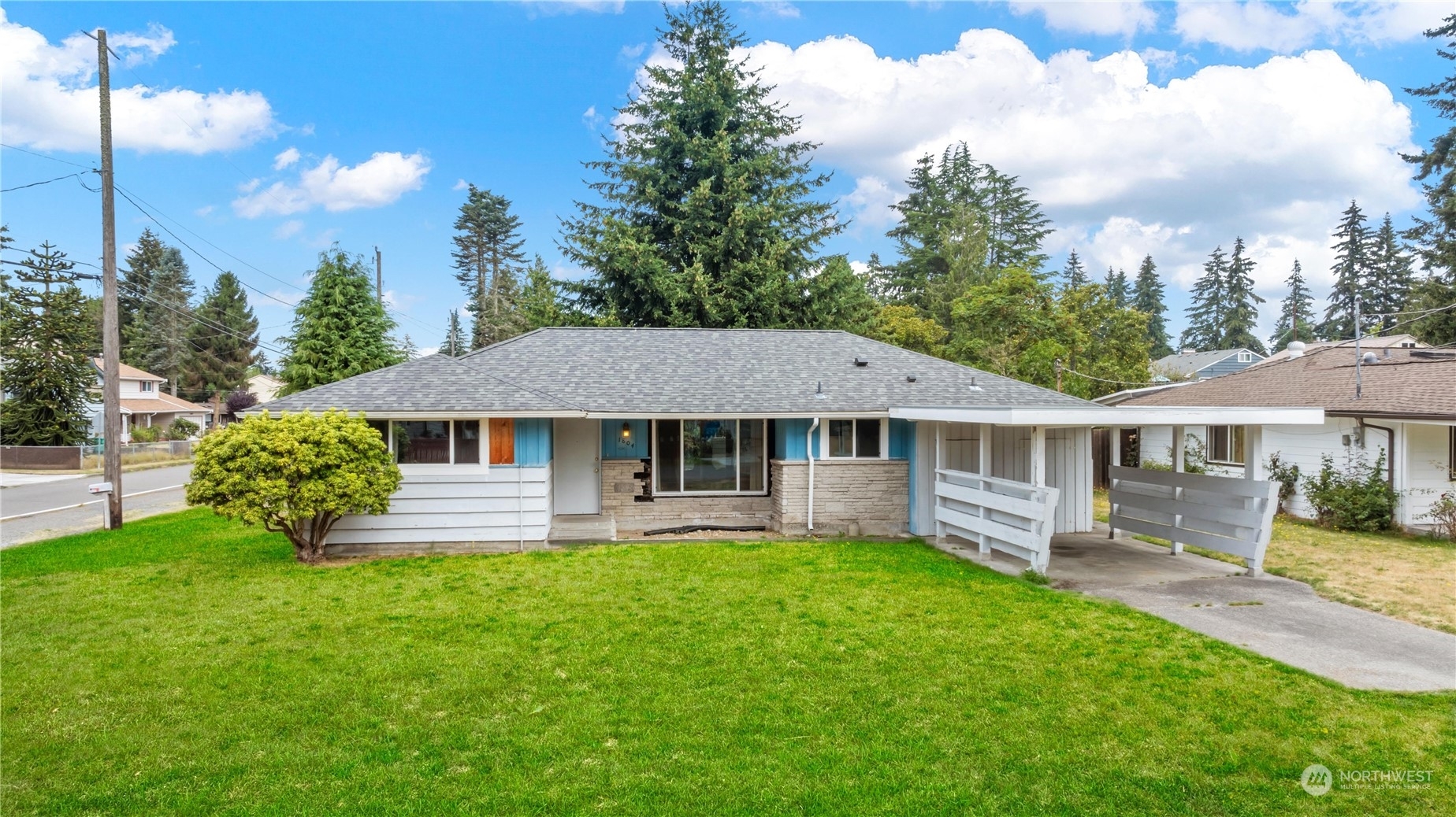 Property Photo:  1804 N 192nd Street  WA 98133 