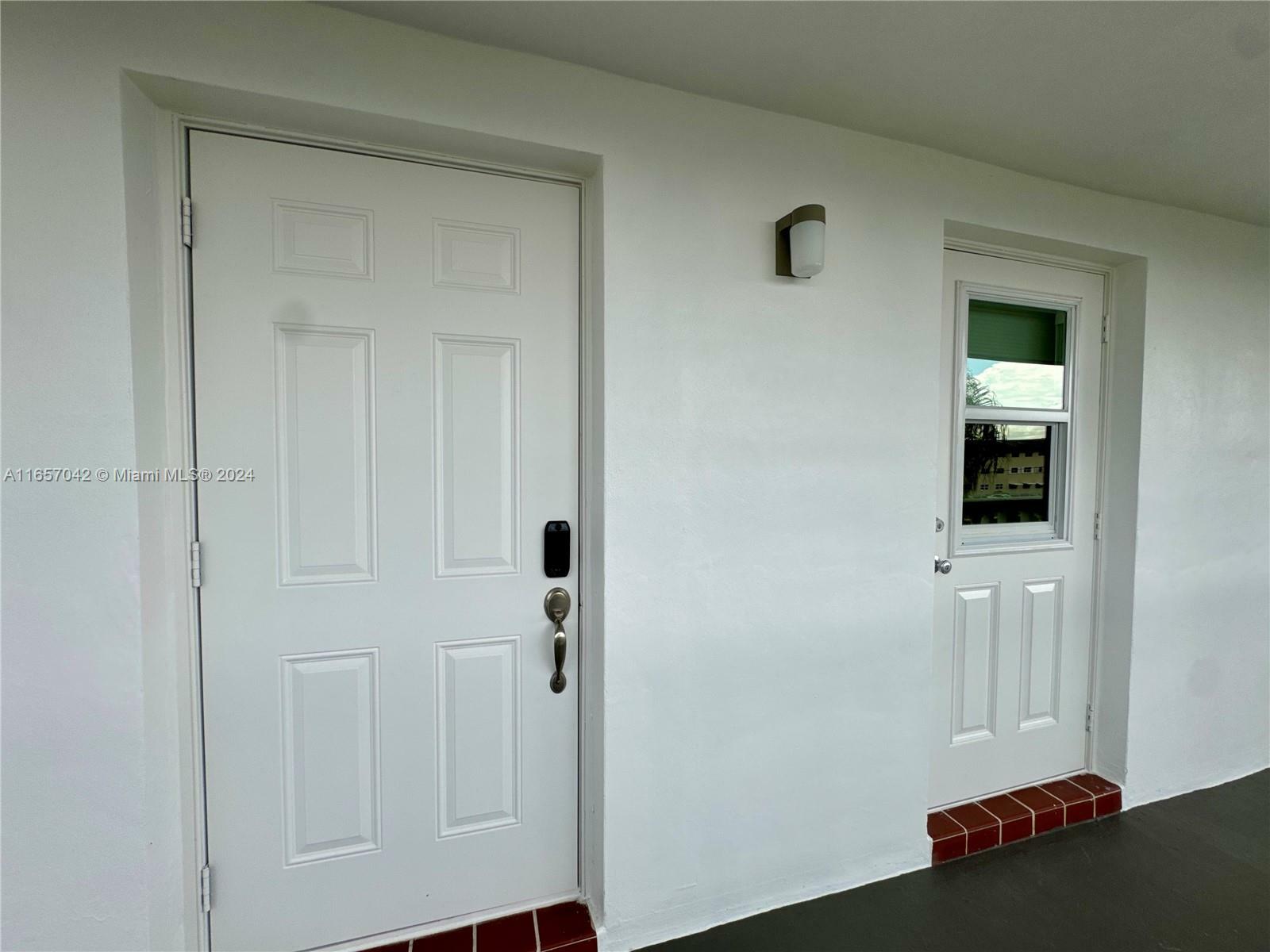 Property Photo:  5200 Washington St 302  FL 33021 