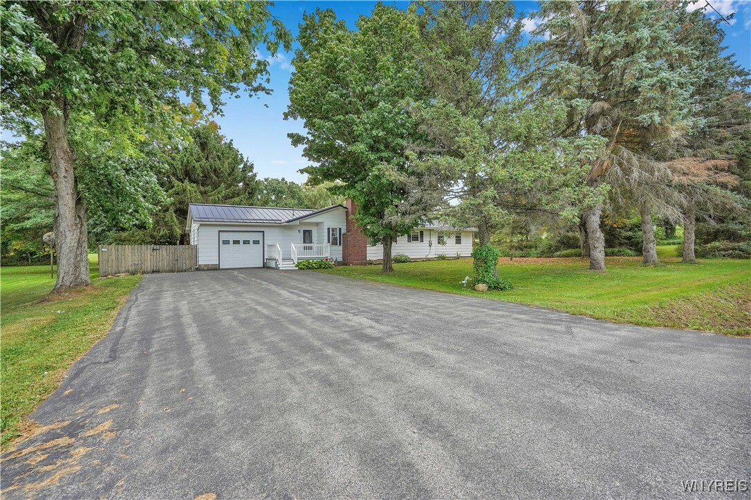 Property Photo:  5735 Curriers Road  NY 14009 