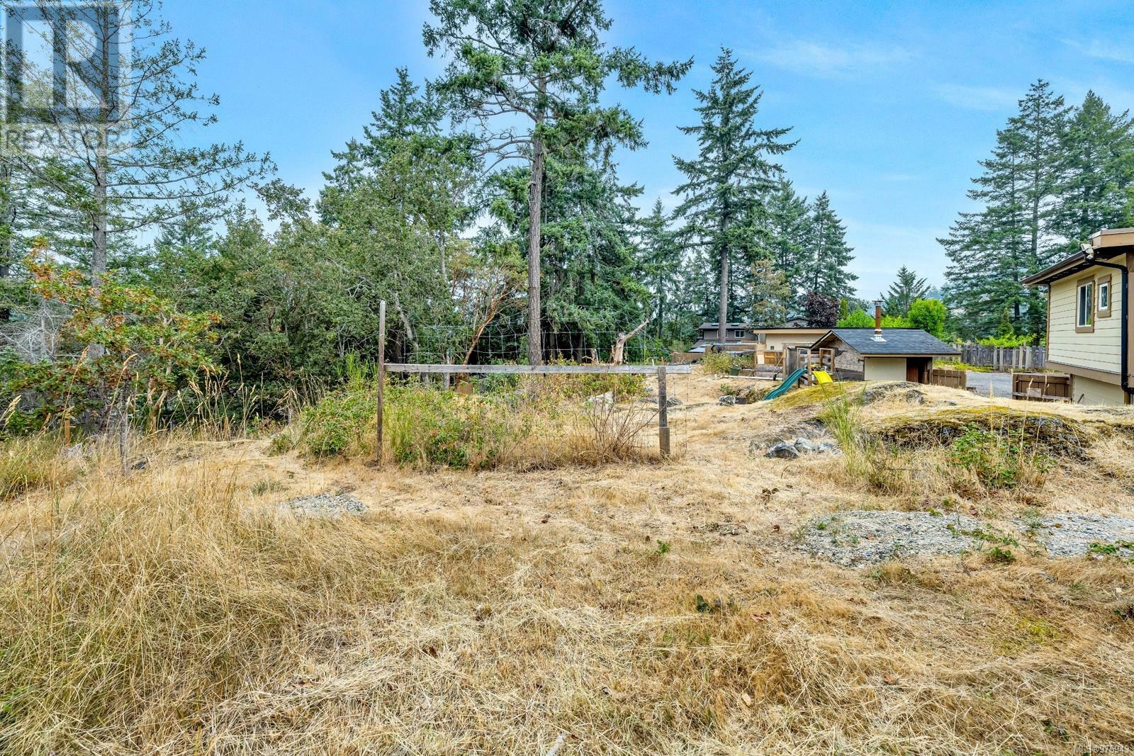 Photo de la propriété:  2586 Rainville Road  BC V9B 3N1 