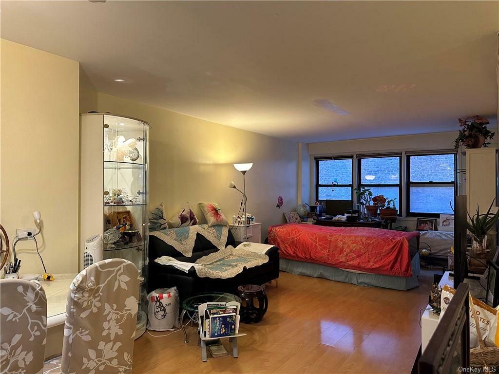 Property Photo:  579 215 Street 5D  NY 10034 