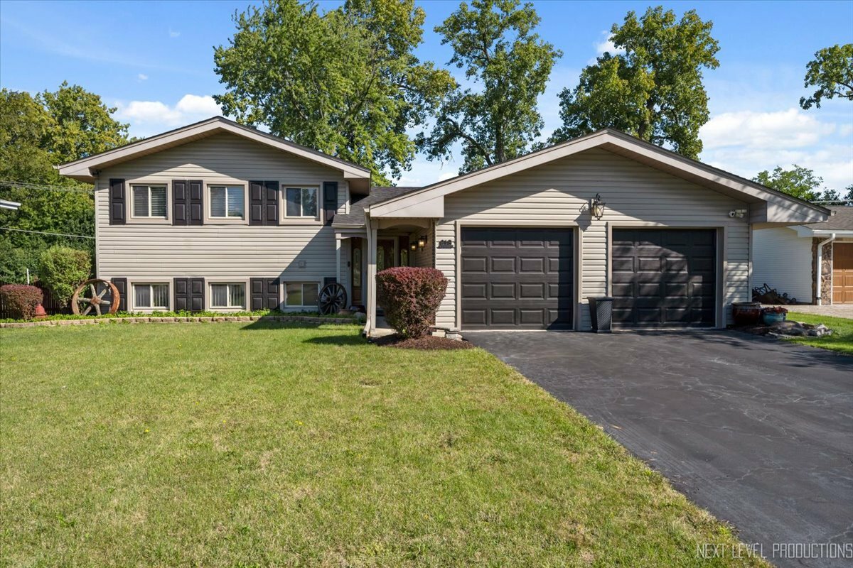 Property Photo:  20W618 22nd Street  IL 60148 