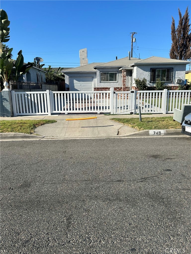 749 W 131st Street  Compton CA 90222 photo