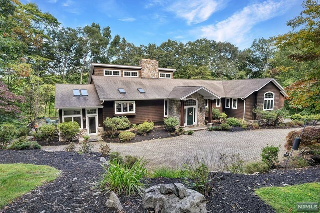 Property Photo:  19 Twin Hills Drive  NJ 07005 