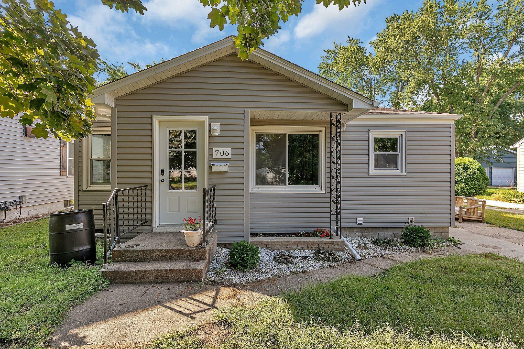 Property Photo:  706 E 3rd Street  MN 55355 