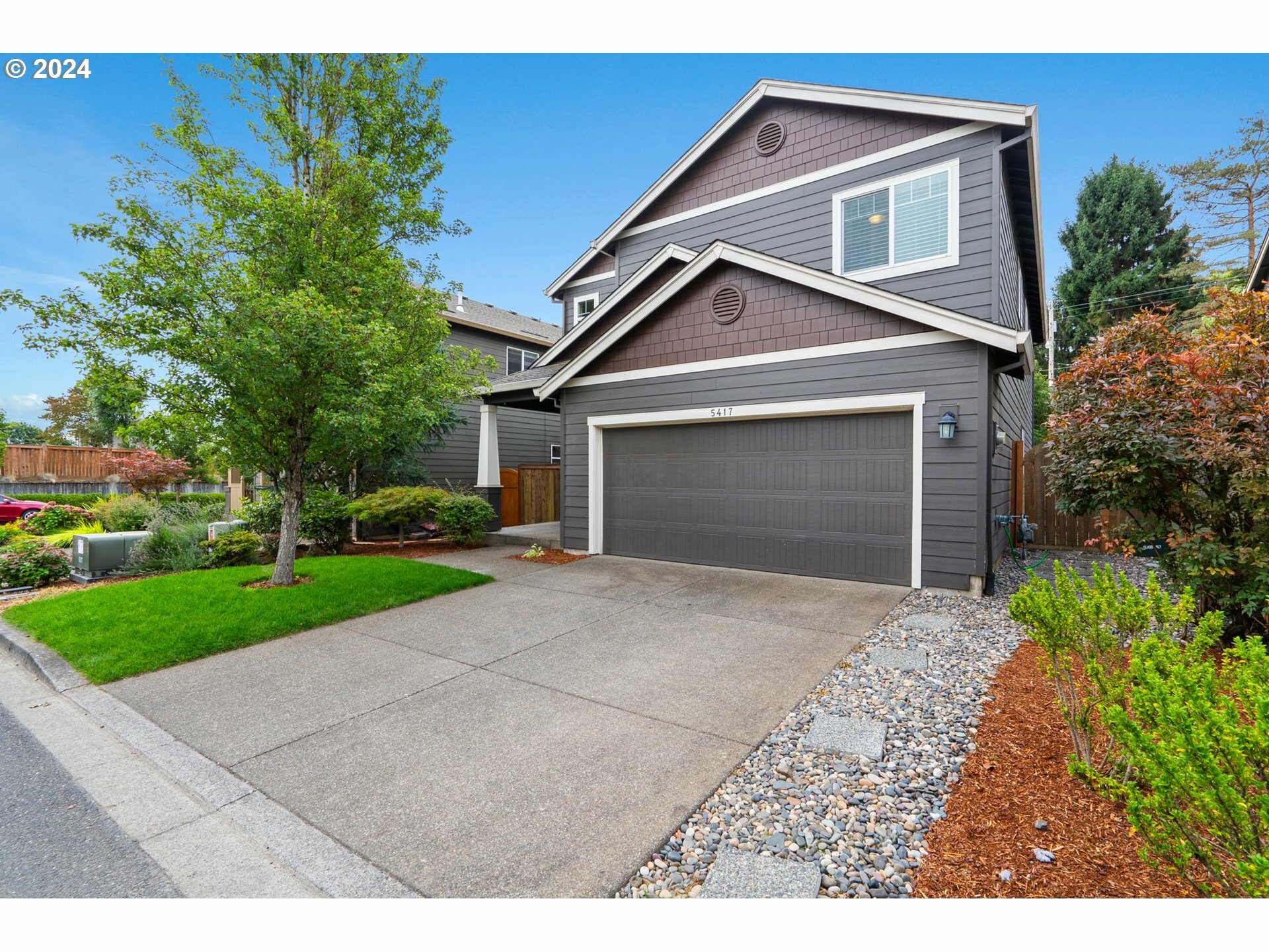 Property Photo:  5417 NE 51st Cir  WA 98661 