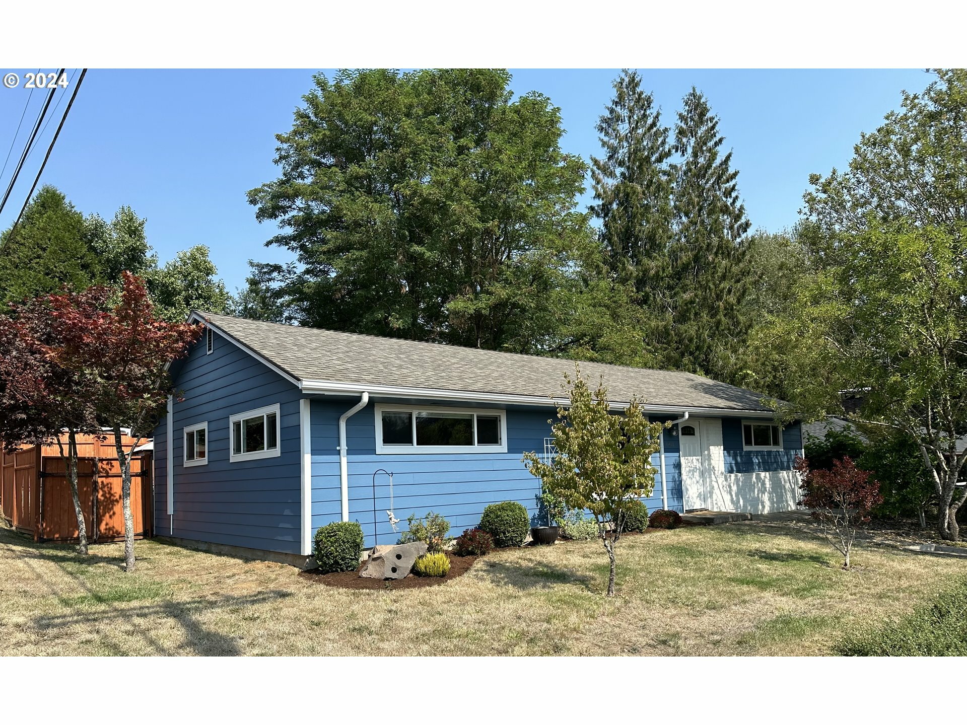 Property Photo:  1411 NW 7th Ave  WA 98607 