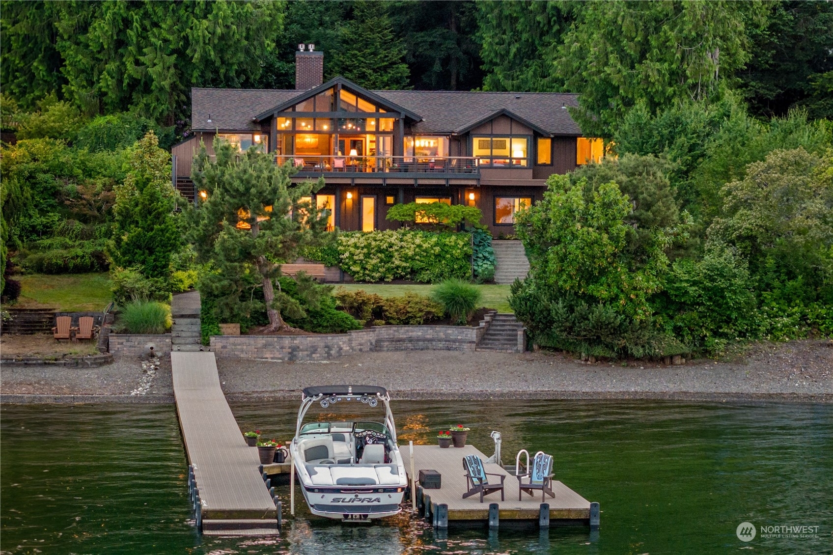 Property Photo:  1402 W Lake Sammamish Parkway SE  WA 98008 