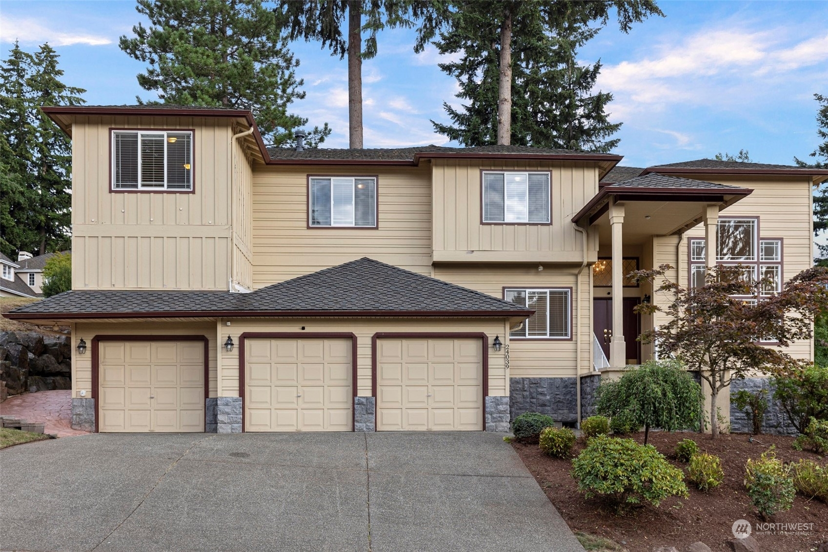 Property Photo:  24039 SE 37th Place  WA 98029 