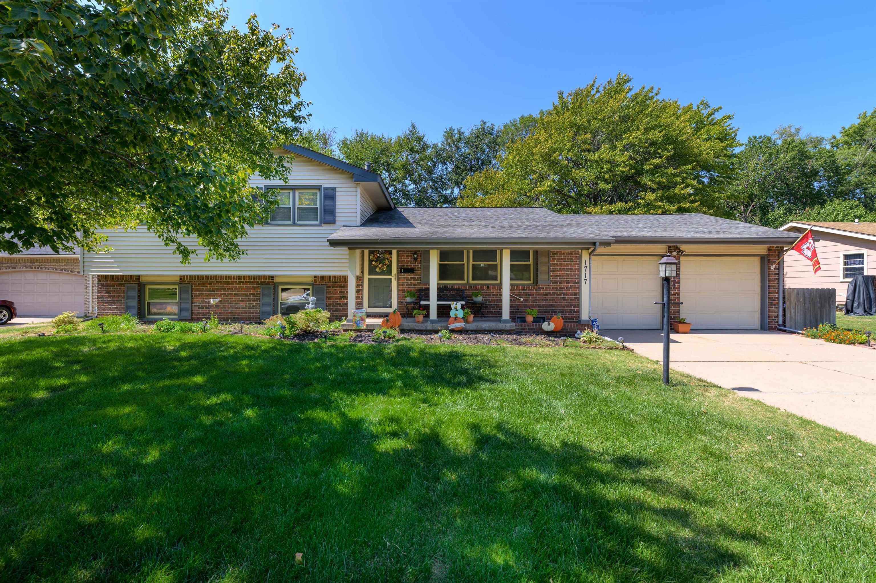 Property Photo:  1717 N Illinois St  KS 67203 