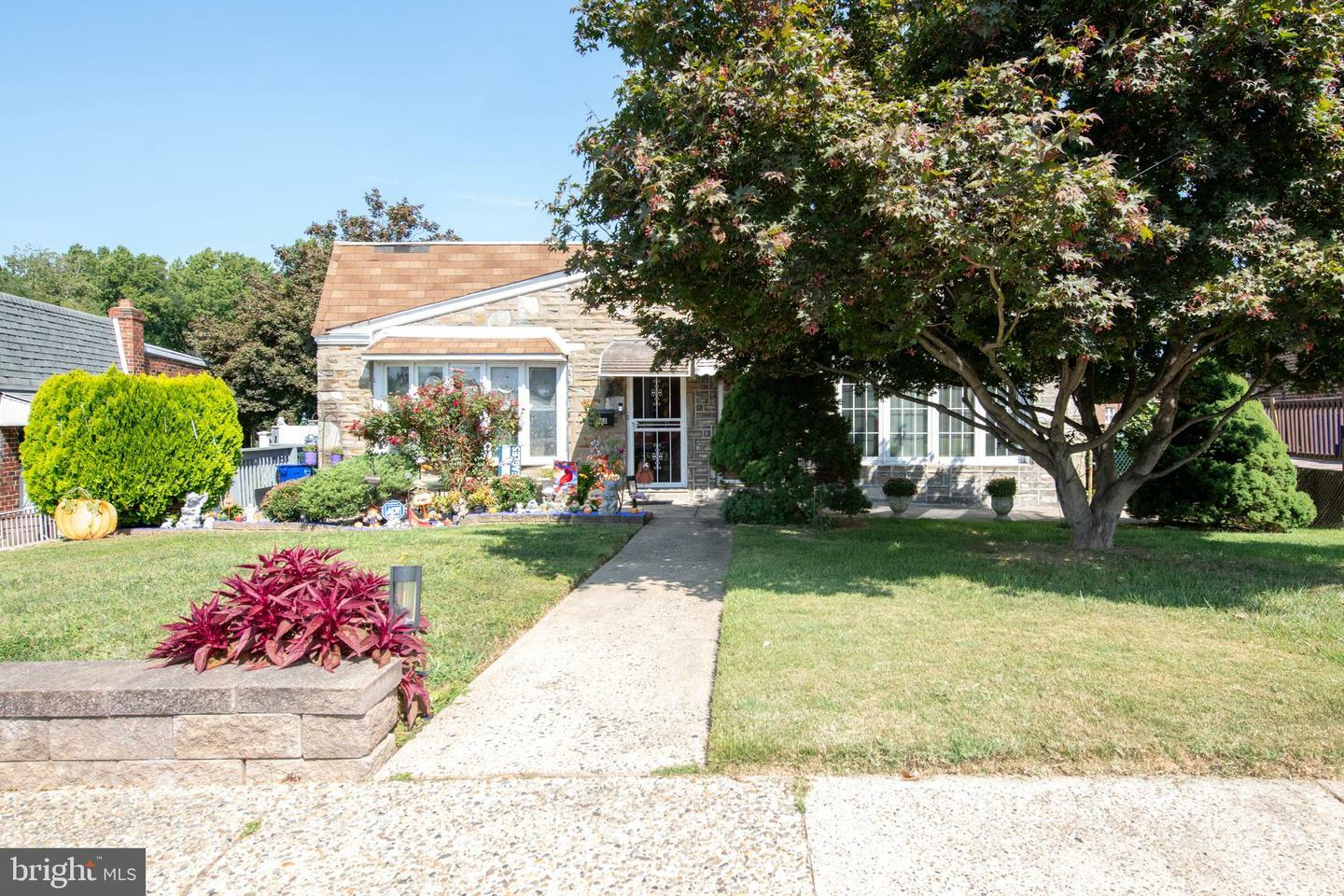 Property Photo:  8542 Summerdale Avenue  PA 19152 