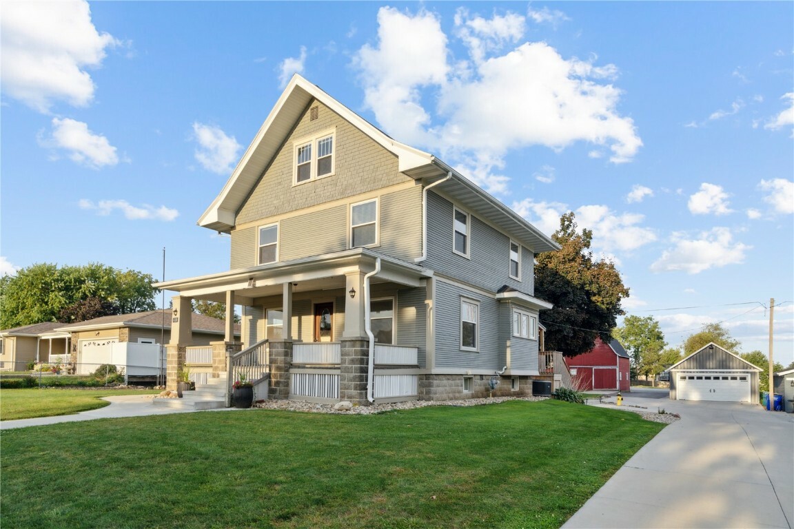 Property Photo:  410 Grand Avenue SW  IA 52332 