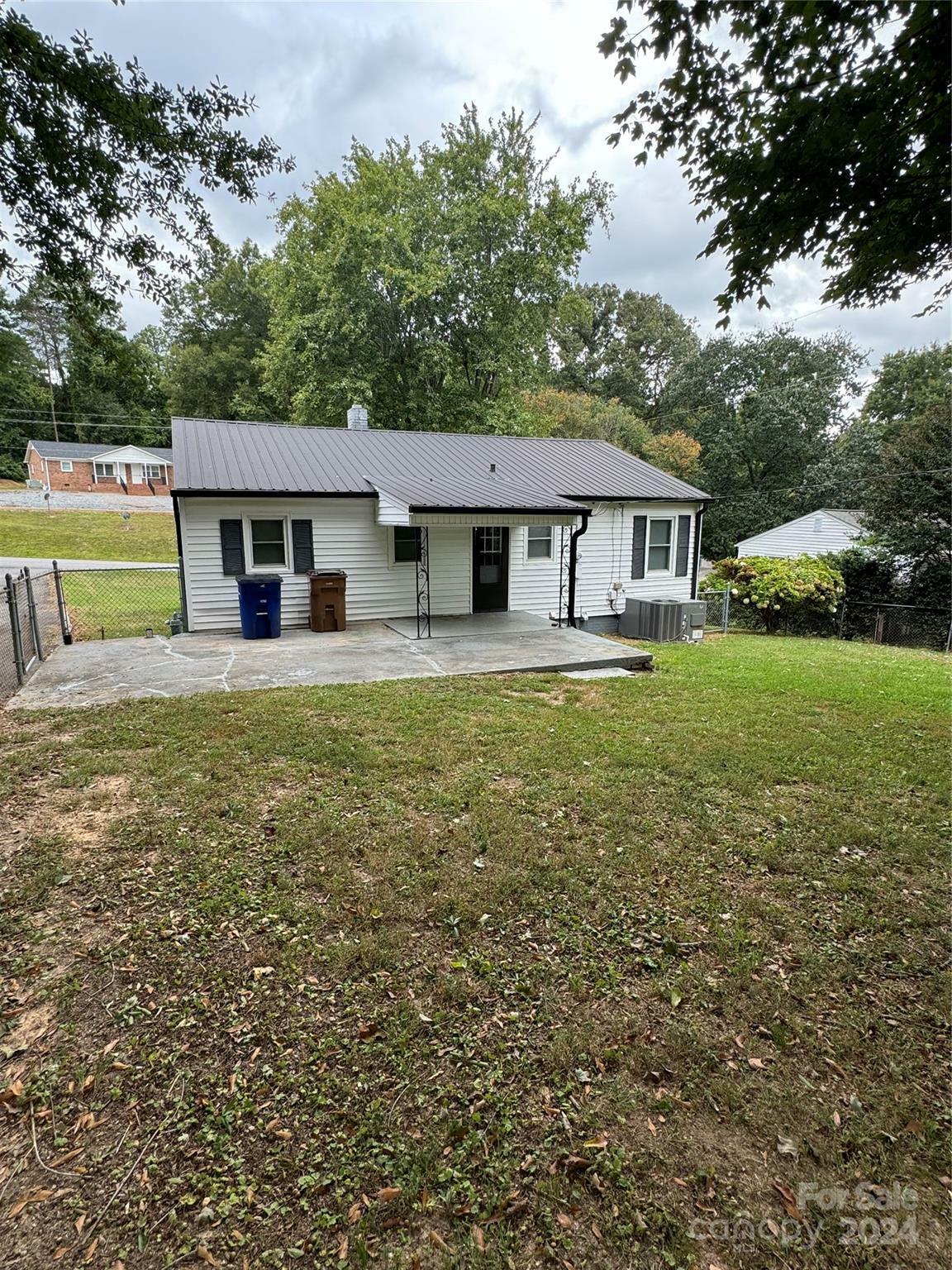 Property Photo:  906 N Flint Street  NC 28092 