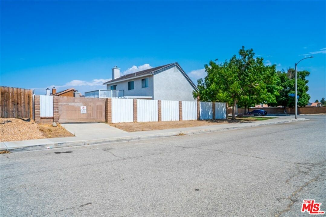 Property Photo:  37411 Sheffield Dr  CA 93550 