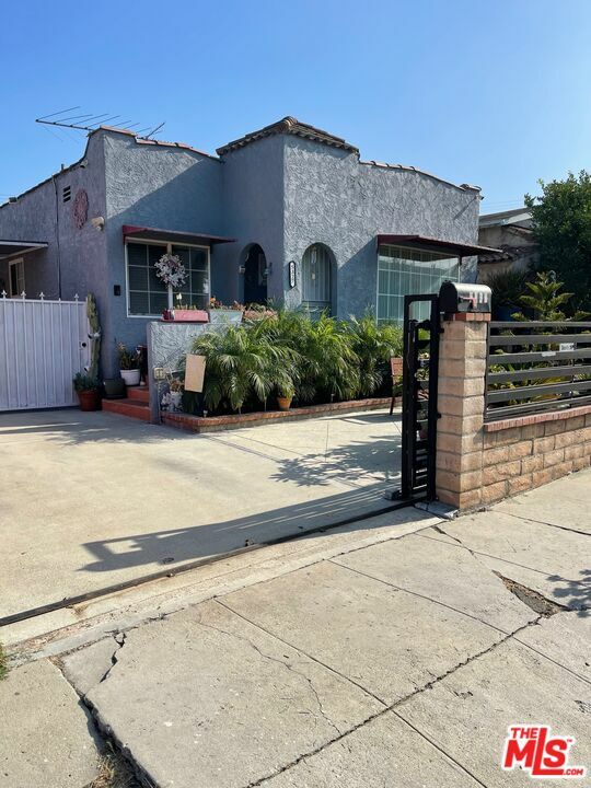 Property Photo:  5327   Geer St  CA 90016 