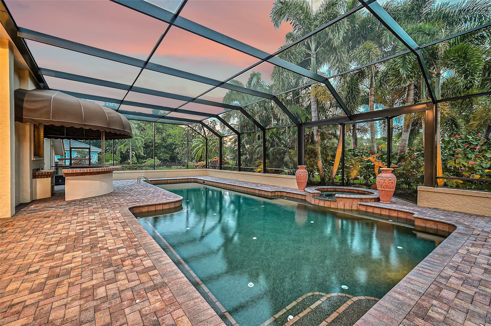 Property Photo:  909 Macewen Drive  FL 34229 