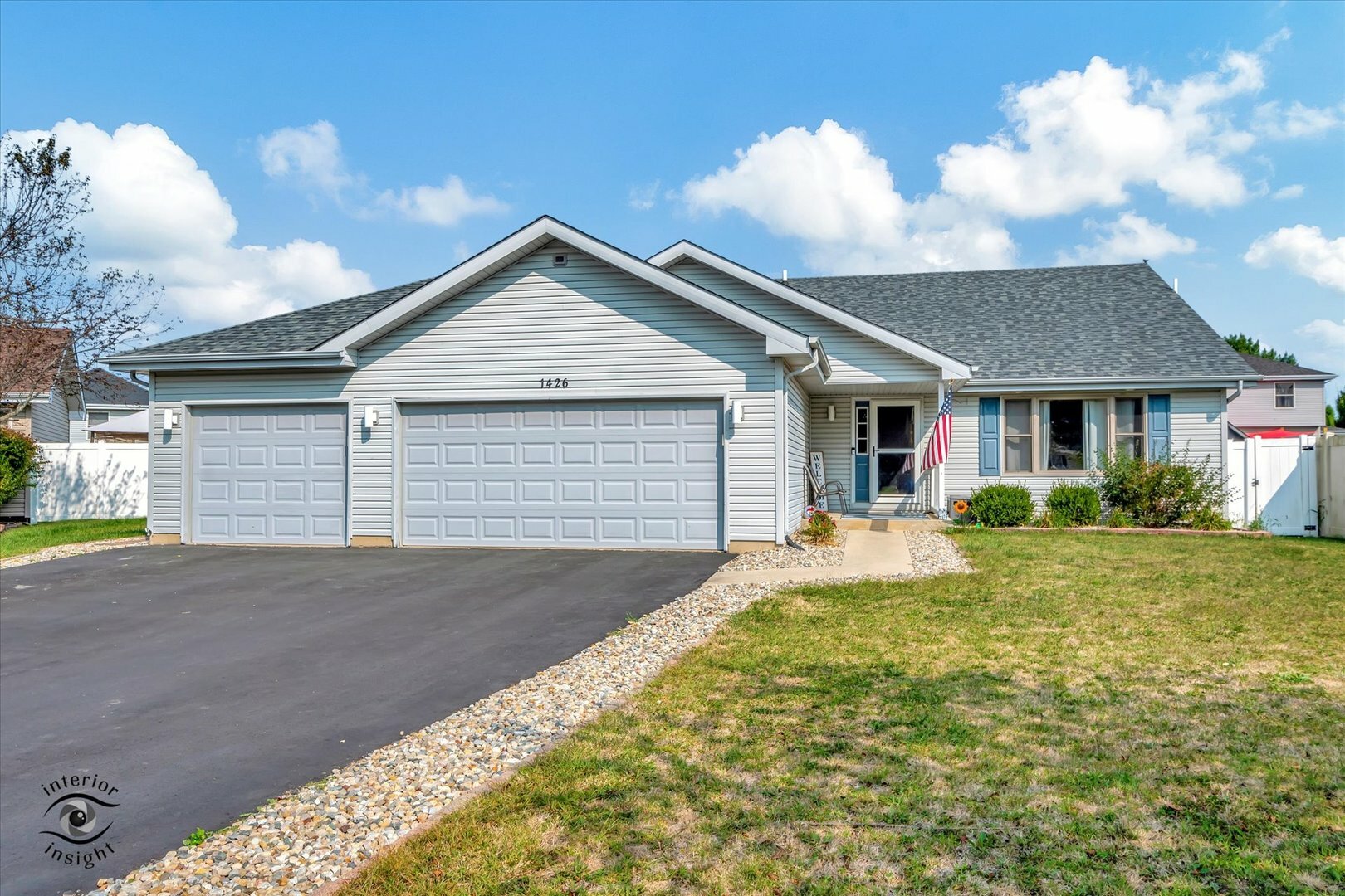 Property Photo:  1426 Argyle Lane  IL 60914 