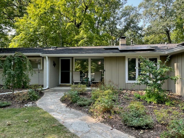 Property Photo: 8 Elsinoor Drive IL 60069
