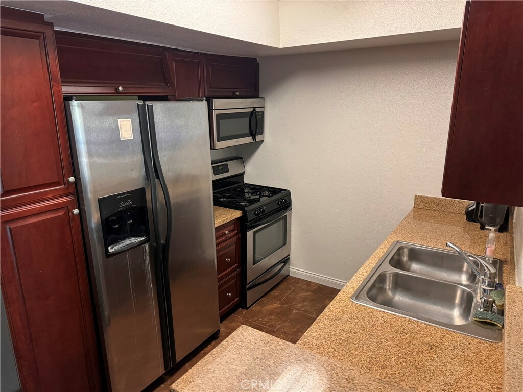 Property Photo:  21520 Burbank Boulevard 101  CA 91367 