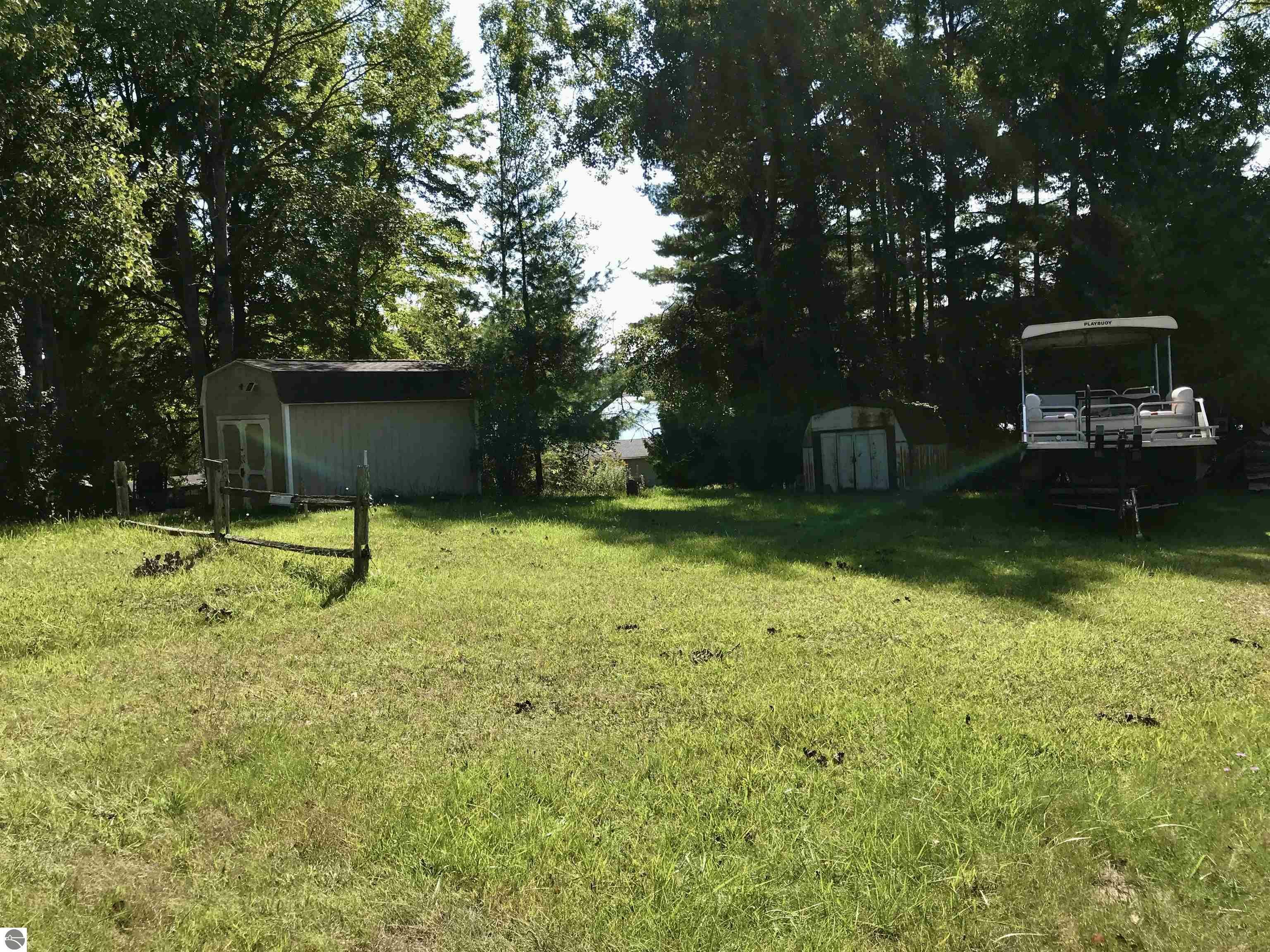 Property Photo:  18891 Hillview Drive  MI 48438 