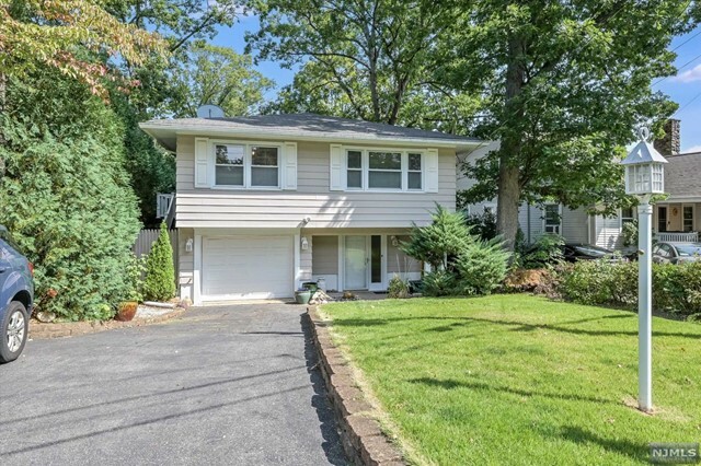 Property Photo:  18 Cascade Way  NJ 07405 