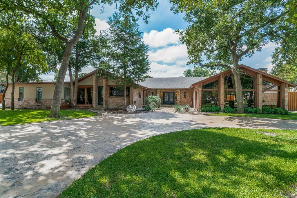 Photo de la propriété:  1300 Broadmoor Lane  TX 75061 