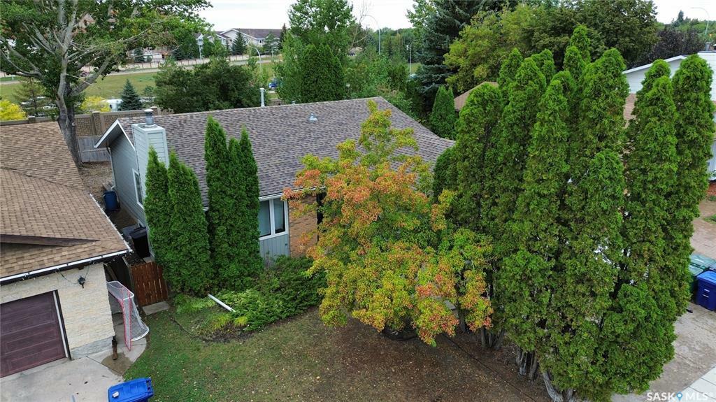 Property Photo:  395 Costigan Crescent  SK S7J 3P2 