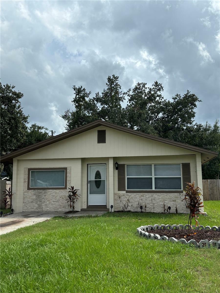 Property Photo:  705 W 10th Street  FL 32771 