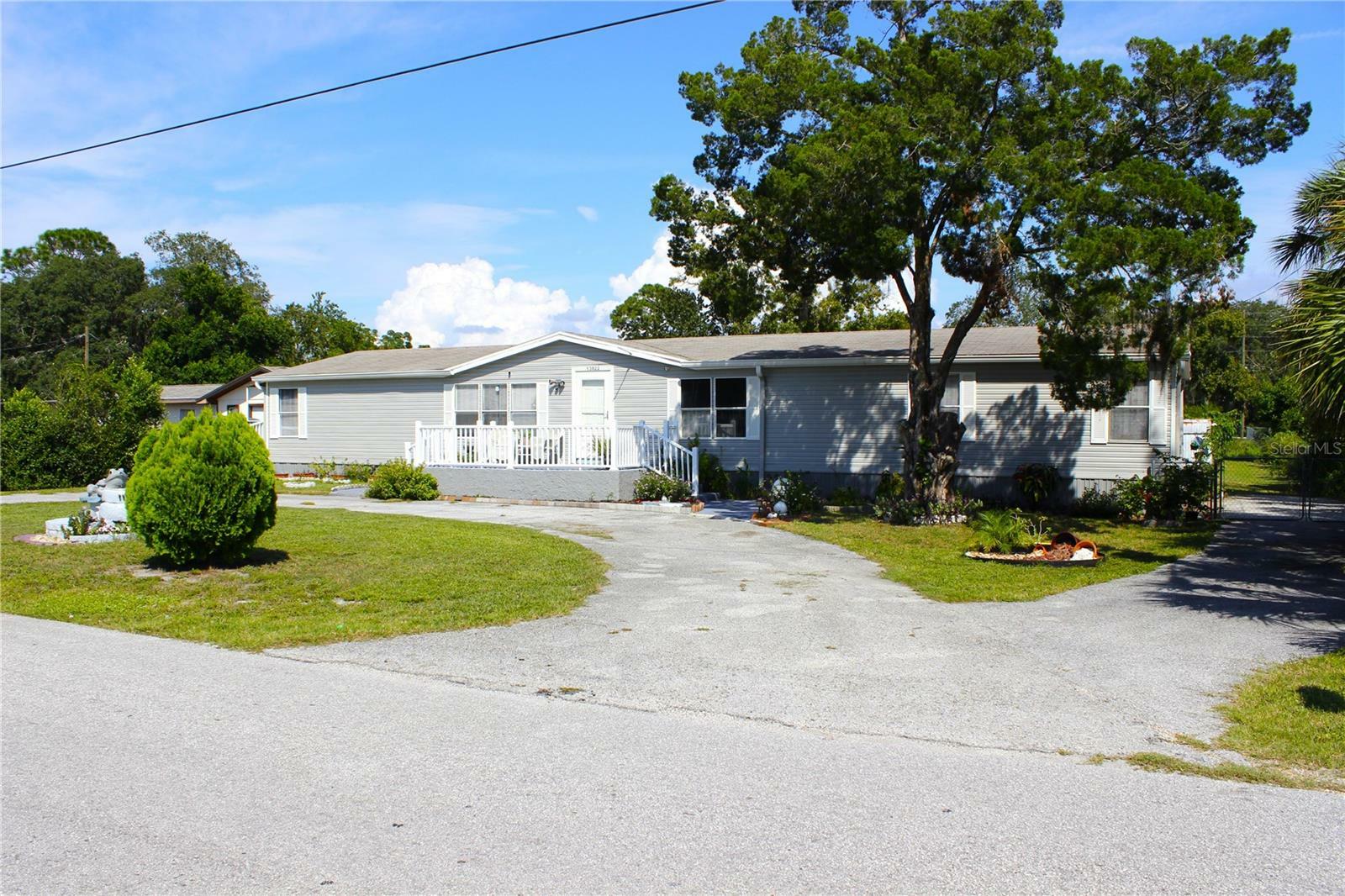 Property Photo:  13822 Litewood Drive  FL 34669 