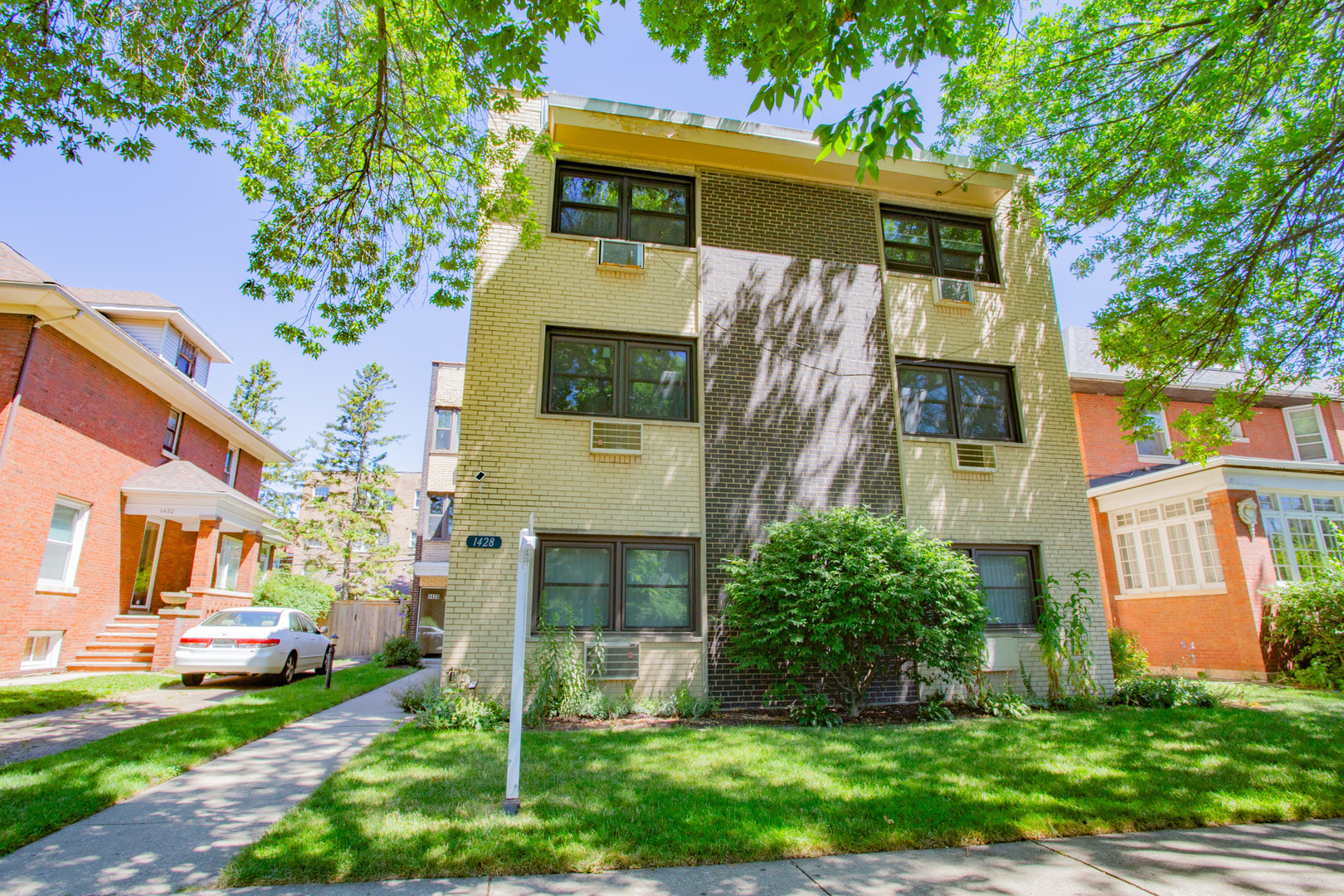 1428 W Fargo Avenue 201  Chicago IL 60626 photo