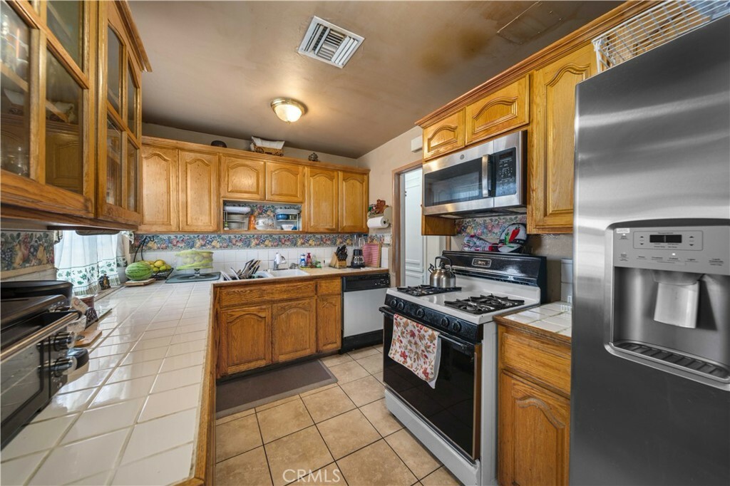 Property Photo:  14345 Chase Street  CA 91402 