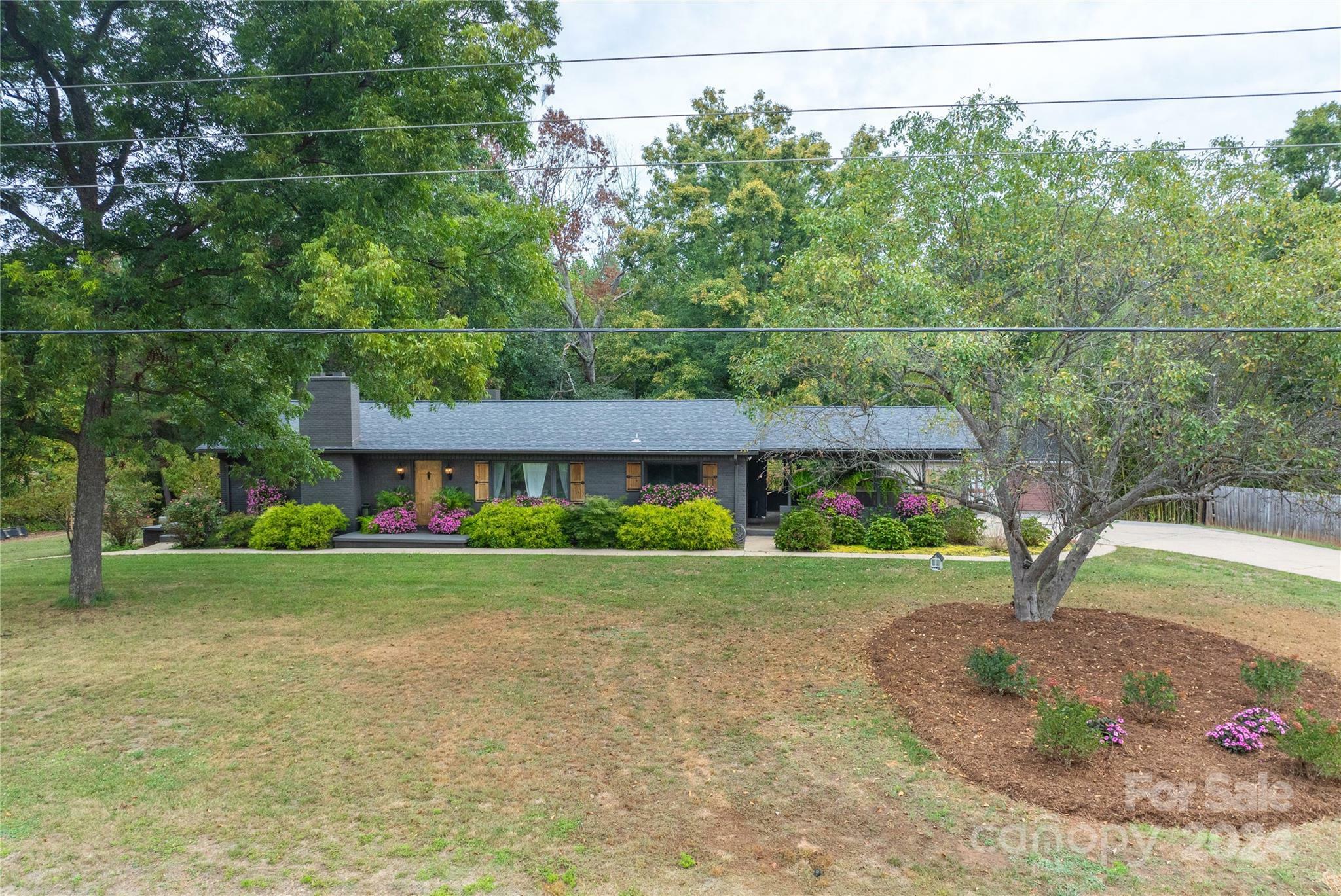 Property Photo:  492 Bravard Street  NC 28690 