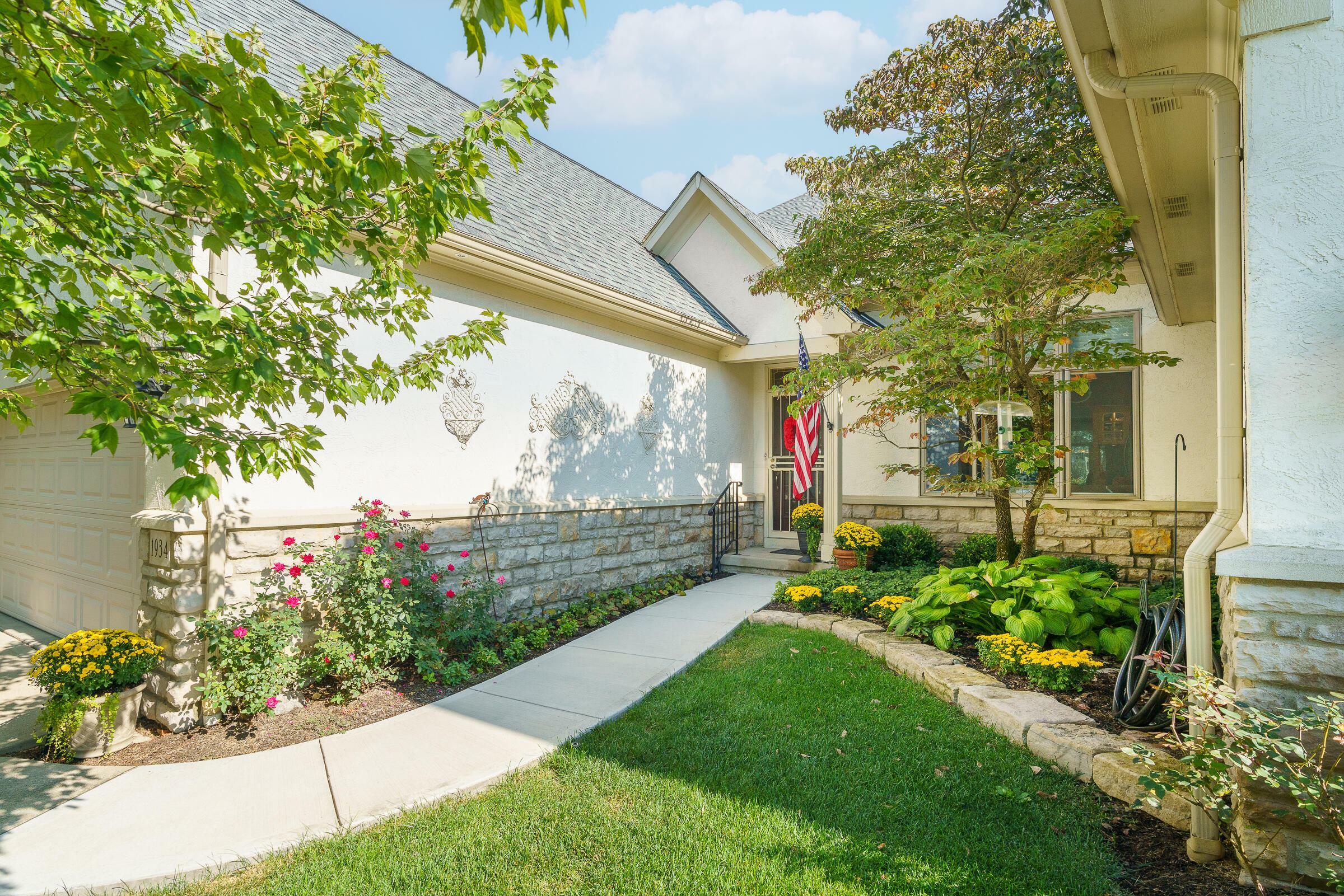 Property Photo:  1934 Marblecliff Crossing Court  OH 43204 