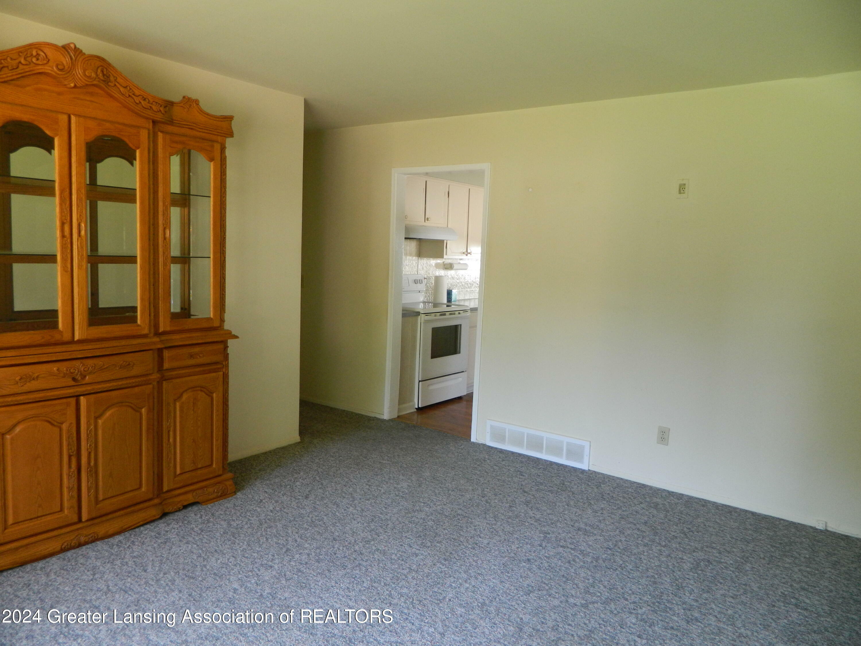 Property Photo:  1901 Cromwell Street  MI 48842 