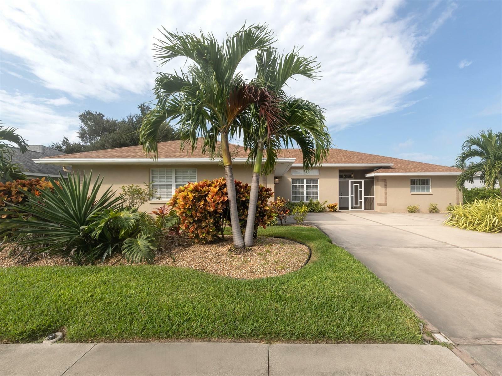 Property Photo:  535 Silk Oak Drive  FL 34293 