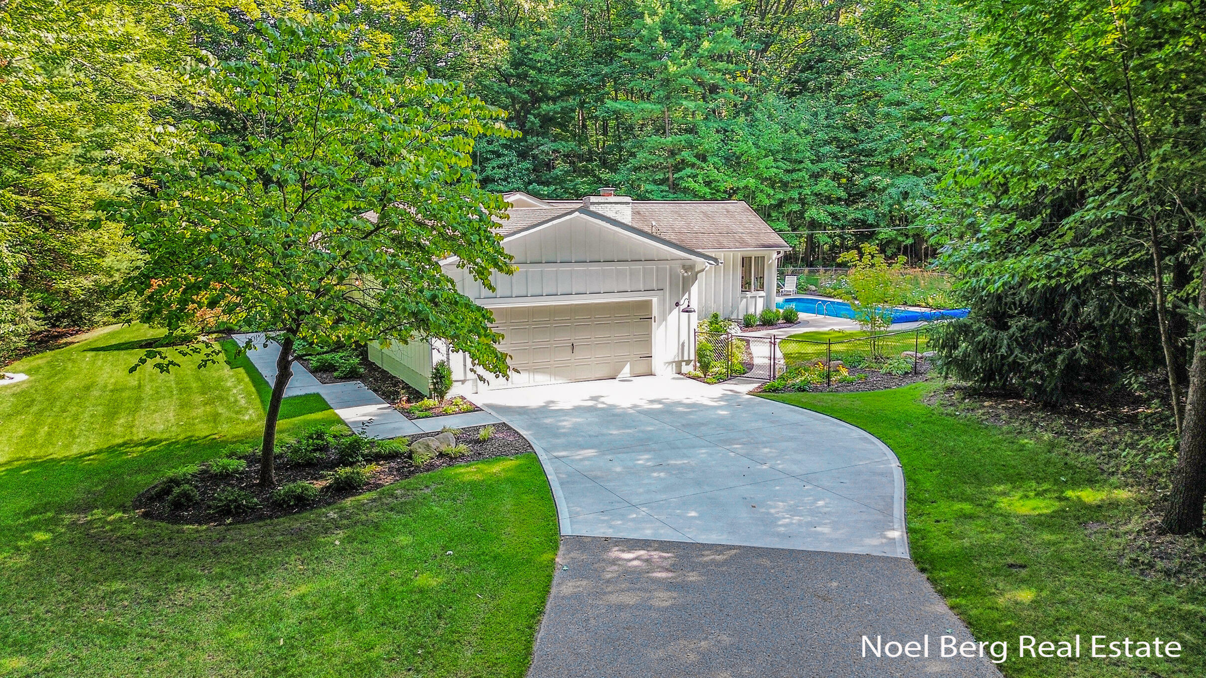 Property Photo:  16380 Hemlock Drive  MI 49456 