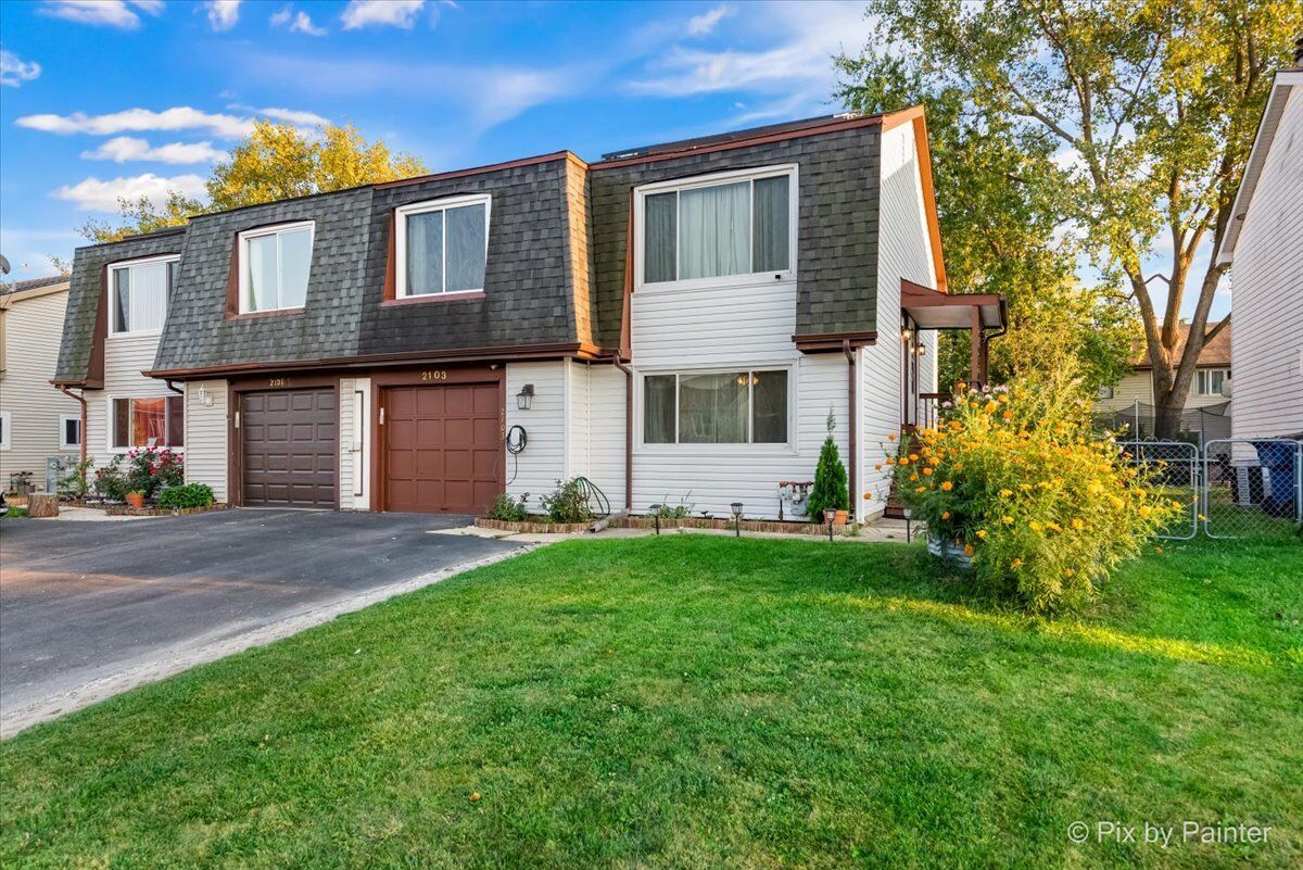 Property Photo:  2103 Mallard Lane 2103  IL 60133 