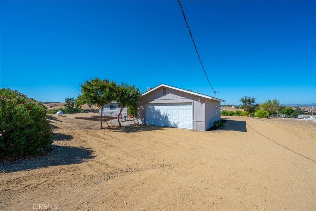 Property Photo:  2115 Pepper Tree Way  CA 93446 