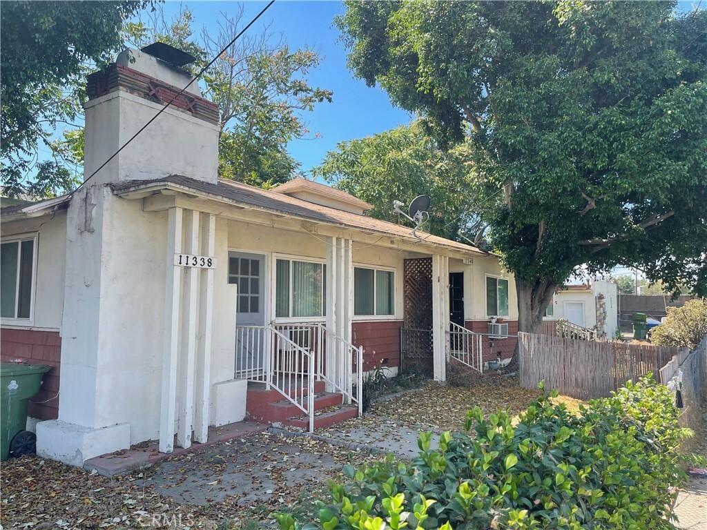 Property Photo:  11338 Collins Street  CA 91601 