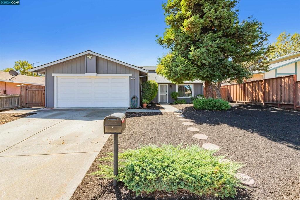 Property Photo: 122 Sharon Pl CA 94565-1542