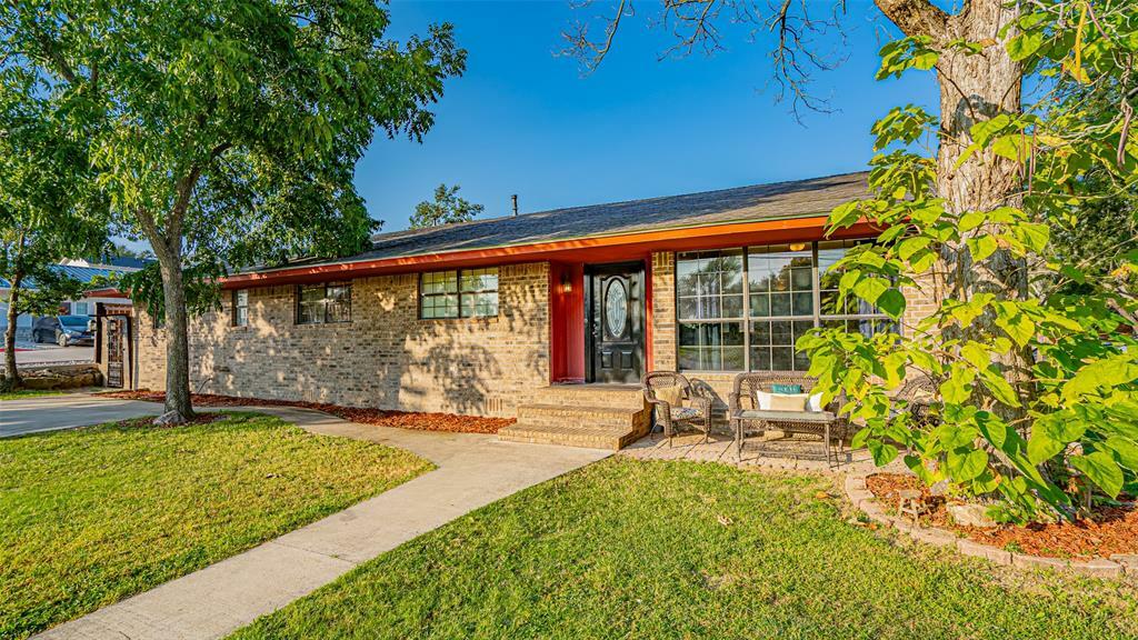 Property Photo:  810 Alexander Road  TX 76401 