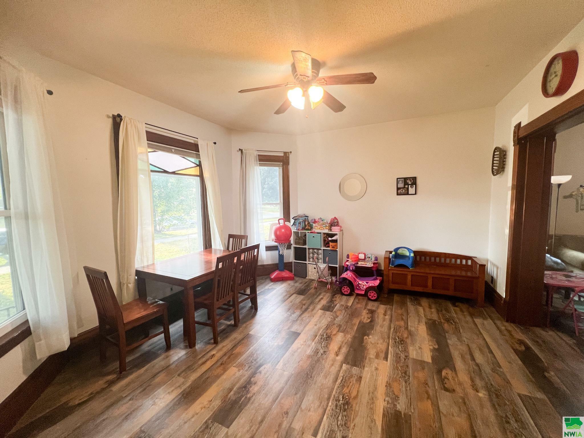 Property Photo:  415 3rd Ave SE  IA 51031 