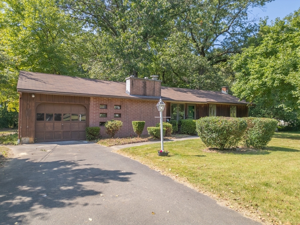 Property Photo:  4 Meadowood Drive  MA 01075 