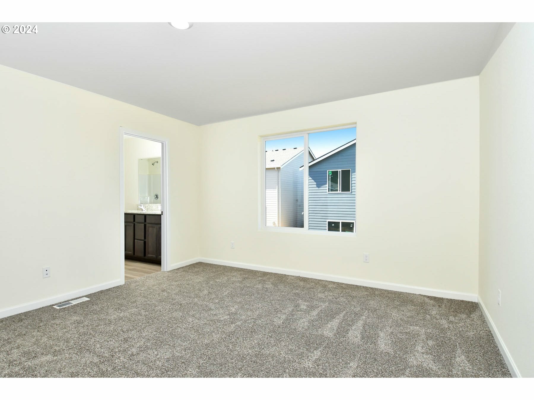 Property Photo:  4204 SW Phyllis Ave  OR 97080 