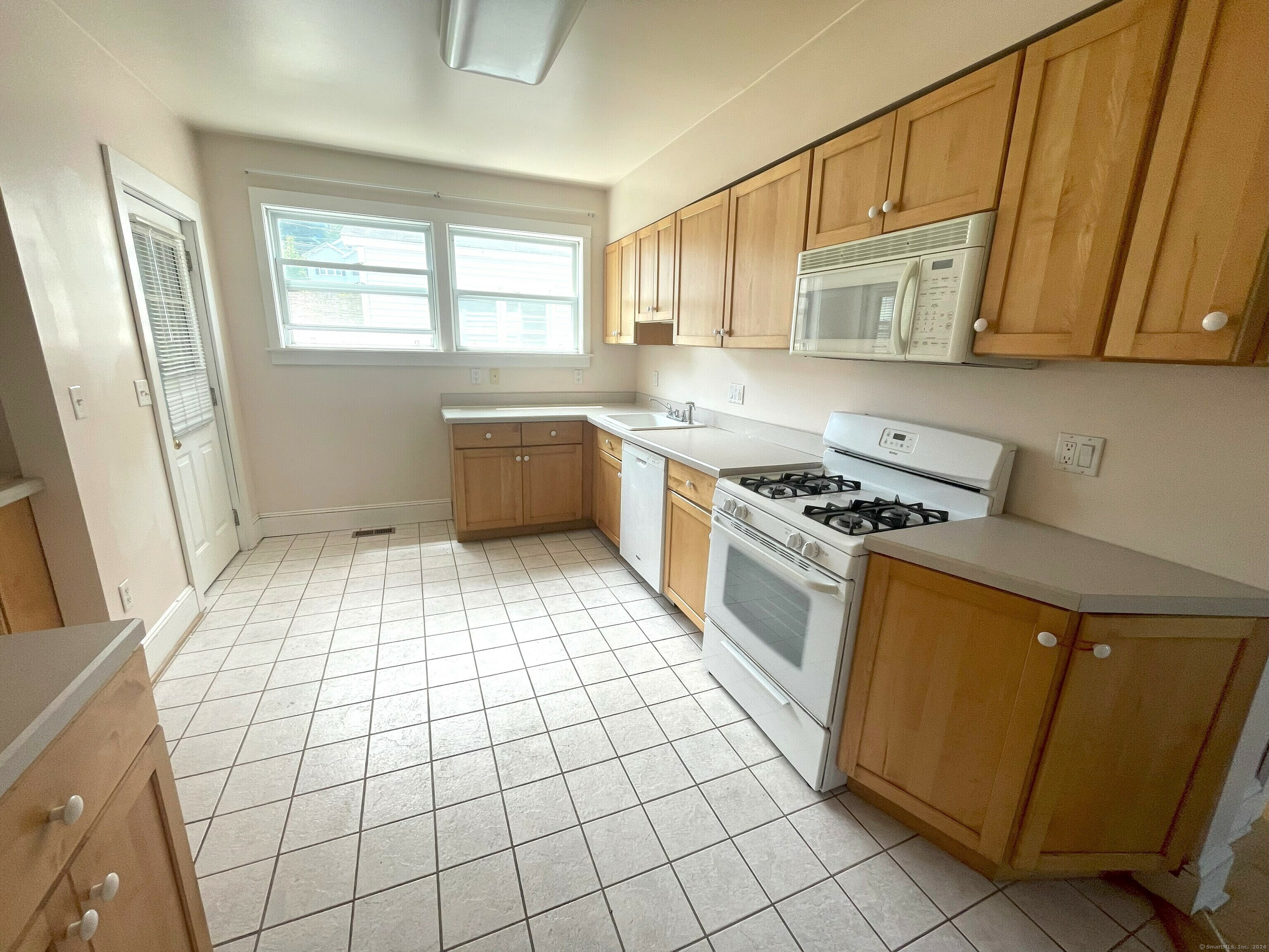 Property Photo:  3 Loomis Street  CT 06850 