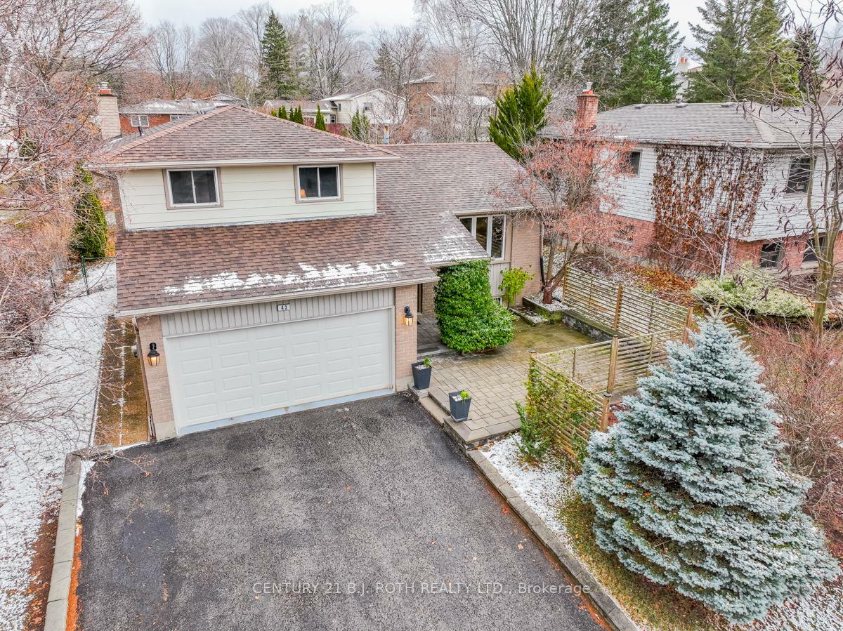 Property Photo: 43 Shoreview Dr W ON L4M 1G2
